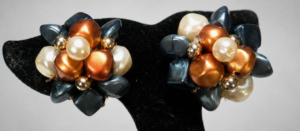 Vintage Cluster Clip-on Earrings Black Copper Whiteā Gold-tone 1" Lucite bcl-1